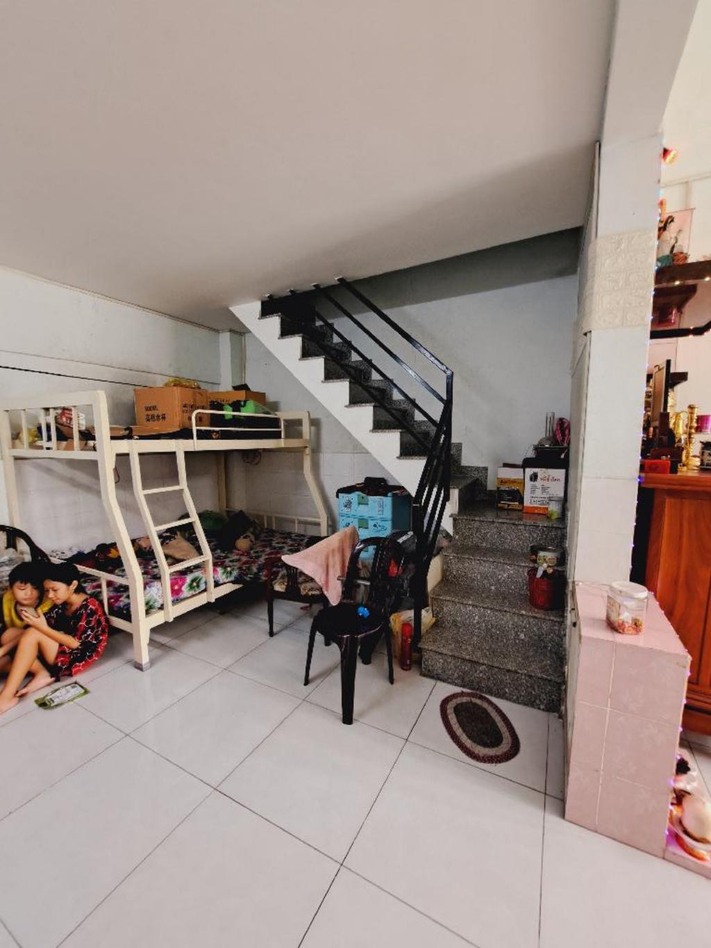 Nhà mặt tiền đường bờ kè Lò Gốm Quận 6, 2 Tầng 3PN, 78.2 m2 (4.6x24m), nhiều tiệc ích xung quanh.